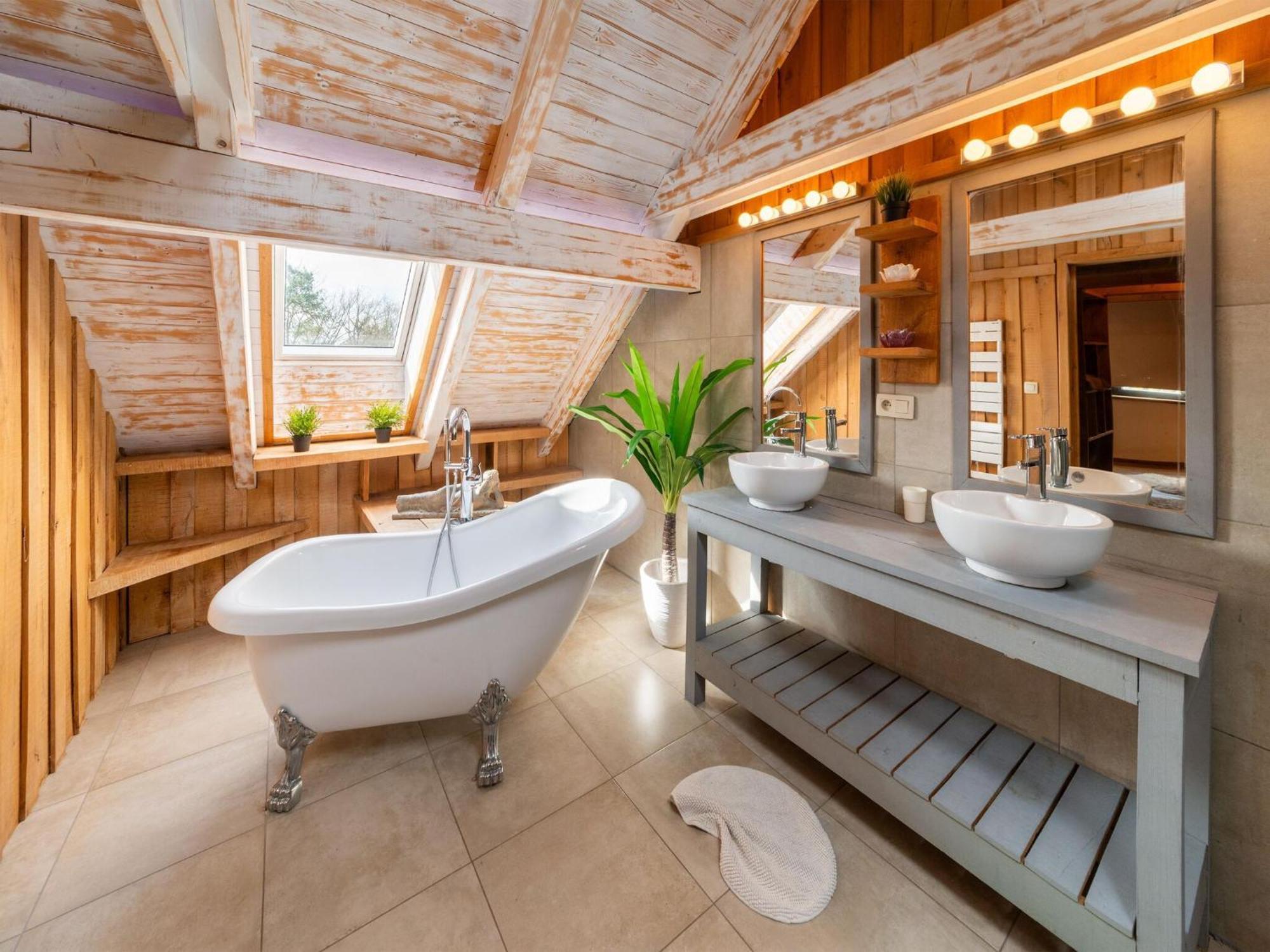 Lush Holiday Home With Bubble Bath And Sauna Heure エクステリア 写真