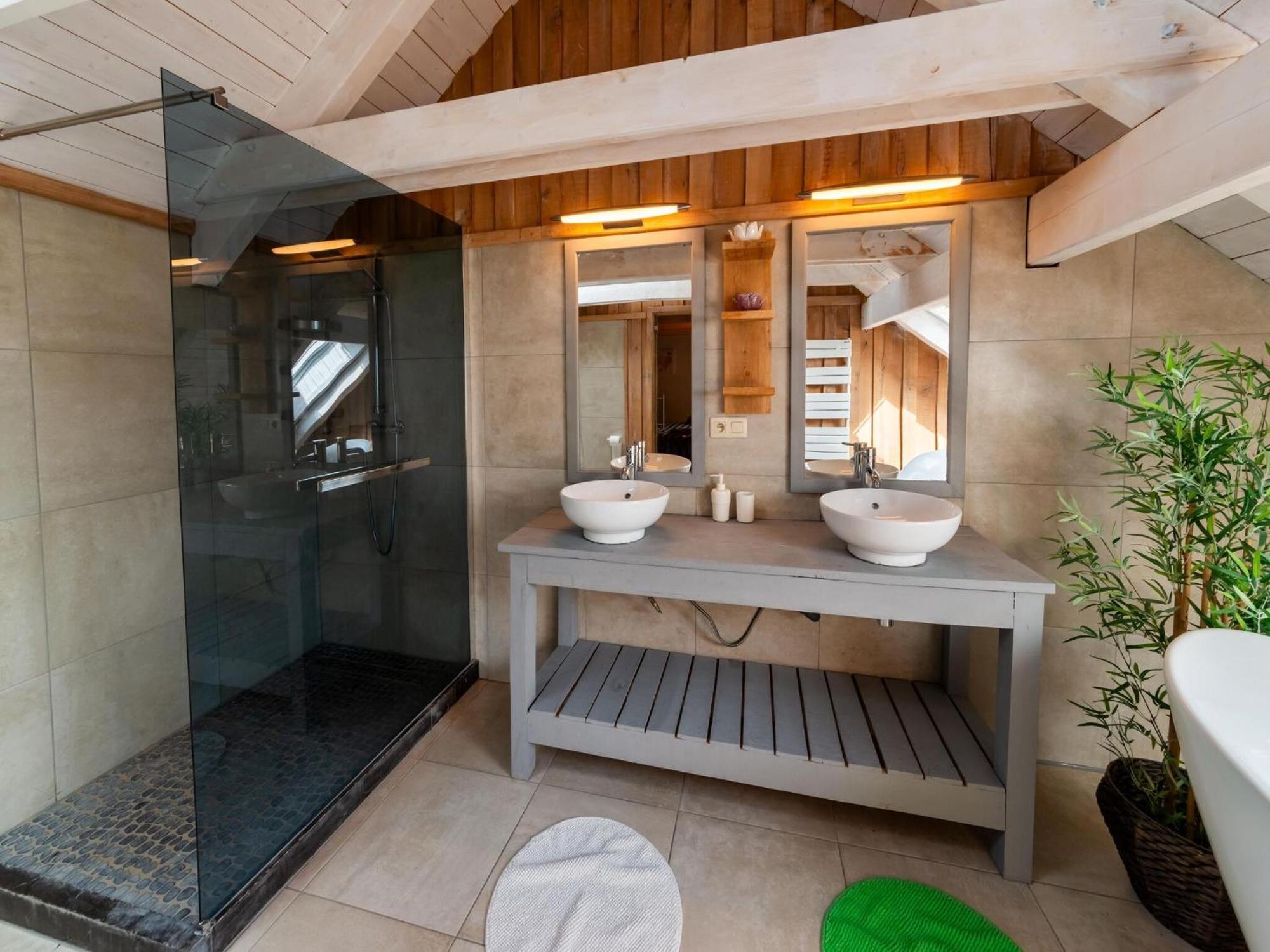 Lush Holiday Home With Bubble Bath And Sauna Heure エクステリア 写真