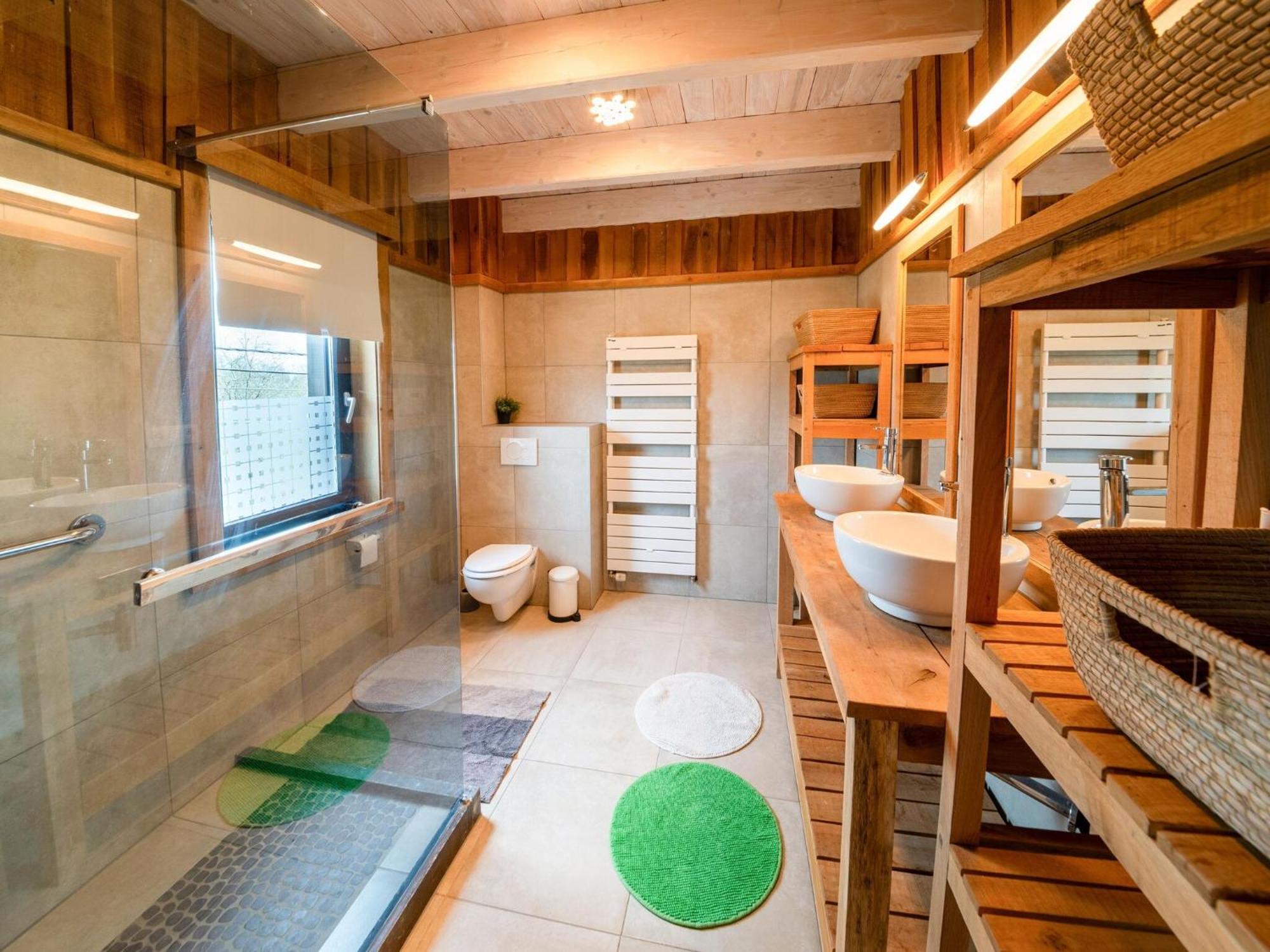 Lush Holiday Home With Bubble Bath And Sauna Heure エクステリア 写真