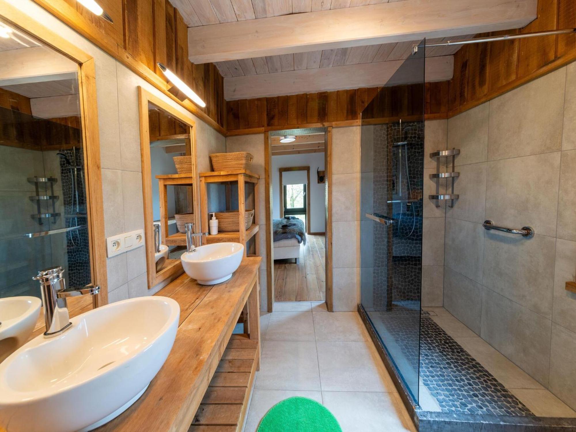 Lush Holiday Home With Bubble Bath And Sauna Heure エクステリア 写真